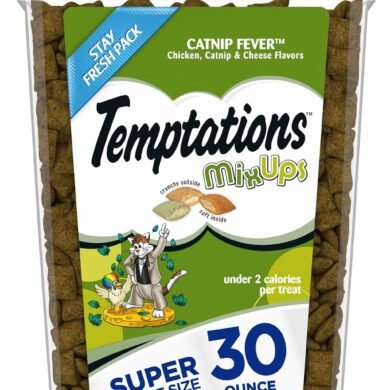 Temptations MixUps Catnip Fever Flavor Crunchy and Soft Cat Treats, 30 oz. Tub