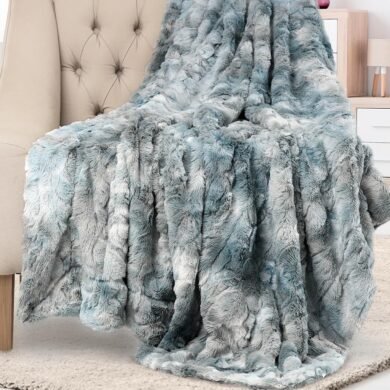 Everlasting Comfort Soft & Comfortable Arctic Blue Faux Fur Throw Blanket for Couch - (50"x65") Minky & Fluffy Fall Blankets & Throws, Plush Fuzzy Cover for Bed, Sofa & Living Room - Cozy Home Decor